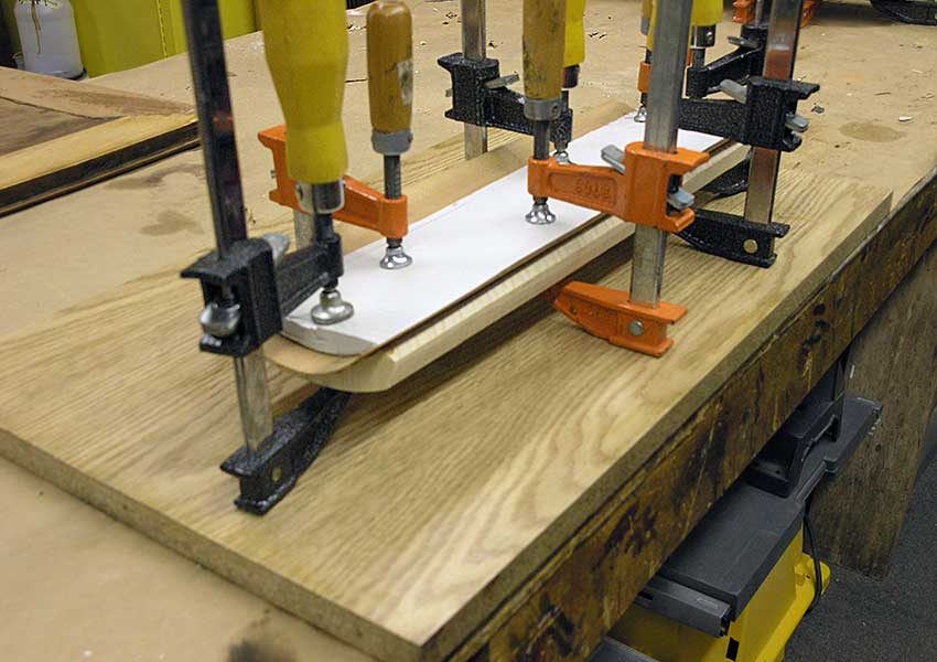 Gluing veneer on the shaped drawer front